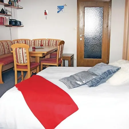 One-bedroom In St. Urban Apartment *